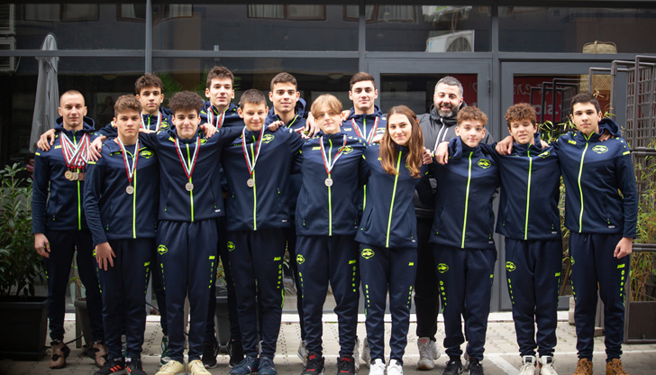 Плувците от клуб Ирис спечелиха 2 златни, 2 сребърни и