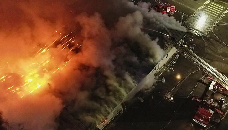 Сигналната ракета е предизвикала пожар, при който е рухнал покривът