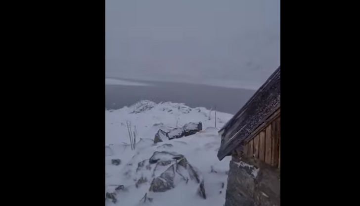 Заваля първият сняг у насОбилен сняг над заслона Тевно езеро“ в