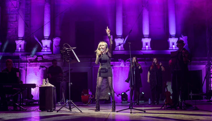 Певицата ще излезе на сцената в зала Арена Русе в 20:00