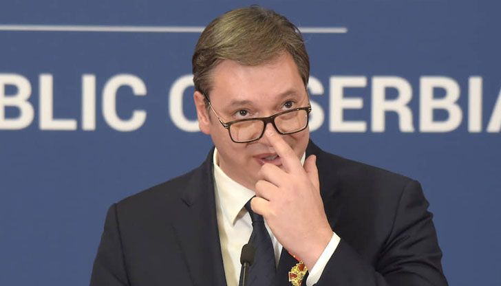 Сбиване и счупени телефони на сбирка на партията на сръбския