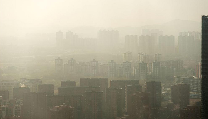 Има условия за натрупване на замърсители в атмосферата, особено в