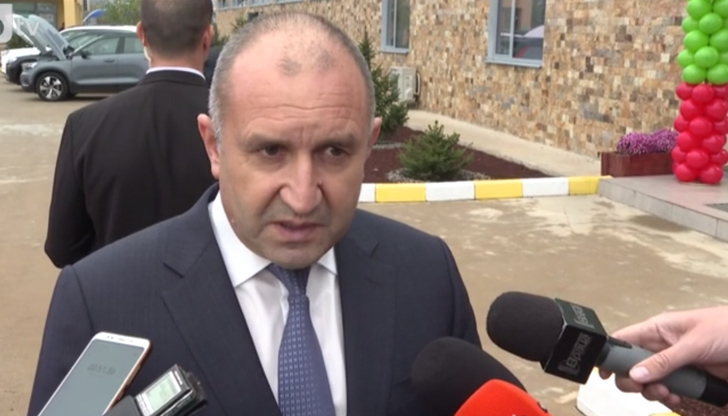 Президентът допълни, че още днес ще се произнесе за оставката