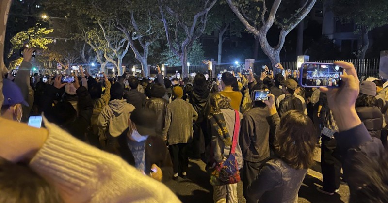 Недоволството на китайците е срещу Си Цзинпин и ковид политикатаПротестите