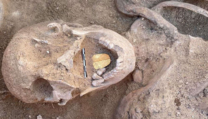 Смята се, че древните египтяни са слагали златни езици или