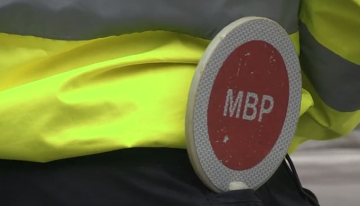 Двамата униформени са били командировани в Благоевградска област с антикорупционна