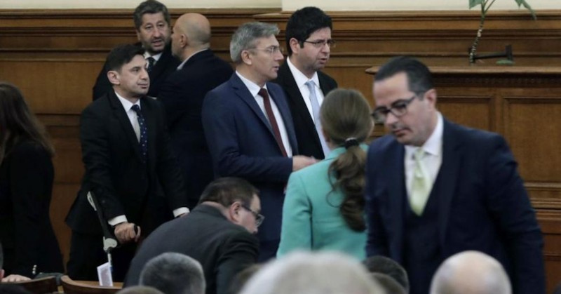 Не бива да допускаме в парламента да се появи мнозинство