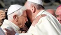 Папата: Нека се молим за бившия папа Бенедикт, той е много болен!