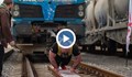 Опит за рекорд: Мариян Димитров издърпа два локомотива с тегло 166 тона