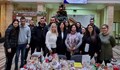 Студентите със специални потребности получават коледните си подаръци