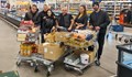 Мотористи дариха хранителни продукти на младежи без родители в Русе