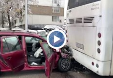 При инцидента няма жертвиКатастрофа между лек автомобил и автобус в