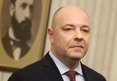 Кандидатурата му за премиер е лишена от всякакъв политически смисълСпоред