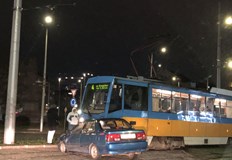 Тази вечер инцидентът е близо до Руски паметникКатастрофите между леки