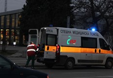 Пострадалата е с вероятна фрактура на ръката и натъртванияЛек автомобил