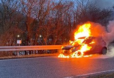 Съвременните коли са направени от запалими материали така че изгарят