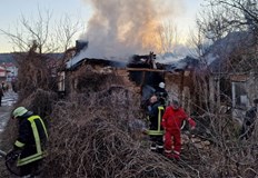 Огънят обхвана две постройкиПожар избухна в стара постройка в благоевградското