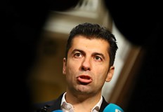 Хартиената коалиция обезумя извършва преврат на демокрацията Хартиената коалиция обезумя Те