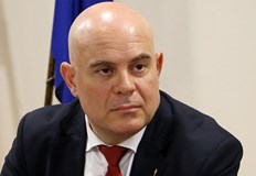 Законопроектите на ПП и ДБ целят да орежат правомощията на