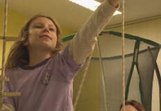 Момичето е с диагноза аутизъм и за да се подобри