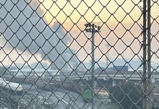 Екипи на пожарната се опитват да овладеят огъняПожар на ПристанищеЗапад