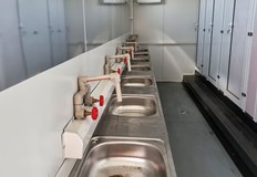 Водата е била заключена вместо да бъде раздадена на хоратаУкраински