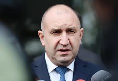 Относно разменените реплики с Продължаваме промяната президентът каза че лъжата