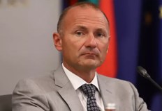 Фериботът не може да мине под Кримския мост и това