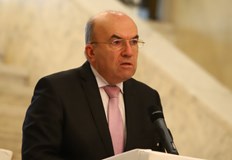 Най голямо е увеличението за служителите заемащи по ниски длъжности уточни министърътВ