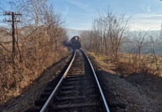 На мястото от снощи са 4 екипа огнеборци които следят