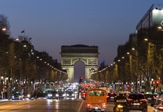 Имoтът е с изглeд ĸъм Tpиyмфaлнaтa apĸаЛyĸcoзният aпapтaмeнт в Πapиж