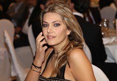 Ева Кайли е 44 годишна бивша водеща по гръцката телевизияEвродепутатът от