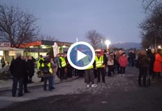 Хората протестират заради неизпълнени от институциите обещанияЖители на наводнените Карловски
