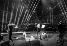 След 33 концерта легендата приключи турнето си в препълнената зала