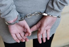 Агресивната жена замеряла мъжа си с макетен нож37 годишна жена от