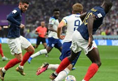 Диагнозата засега не е потвърдена но трима играчи са изолирани