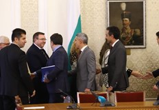 Процесите около т нар кабинет на малцинството залагат на карта политическия