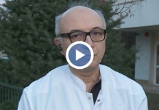 Специалистите мерят кръвното на децата и преслушват белите им дробове