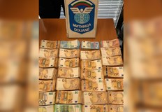 Парите били скрити под седалката на пътническото място в автомобилаМитническите