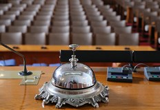 Служебният премиер ще трябва да отговори на два въпроса след