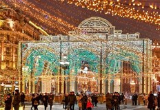 Калоян Борисов публикува снимки от празничната украса на руската столицаПищна