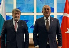 Паметникът ще се намира на границата между двете страни уточни