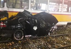 Пострадал е шофьорът на лекия автомобил който е в шокТрамвай