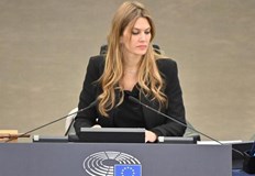 Кайли обаче остава заместник председател на ЕП и може да бъде