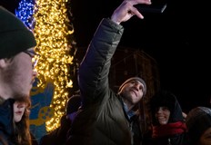 В Киев нарекоха изкуствената елха коледното дърво на украинската непобедимост Общинари