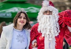Дядо Коледа ще подарява подаръци на Ледената пързалка на 25