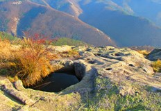 Скалният феномен Белинташ се намира в РодопитеСкалният феномен Белинташ извисяващ