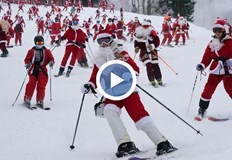 Повече от 300 весели старчета всички облечени в червено