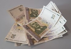 Според икономистите доходите на домакинствата все още изпреварват поскъпването на