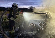 При пожара е засегнат и съседен автомобилОт 10 45 до 11 30